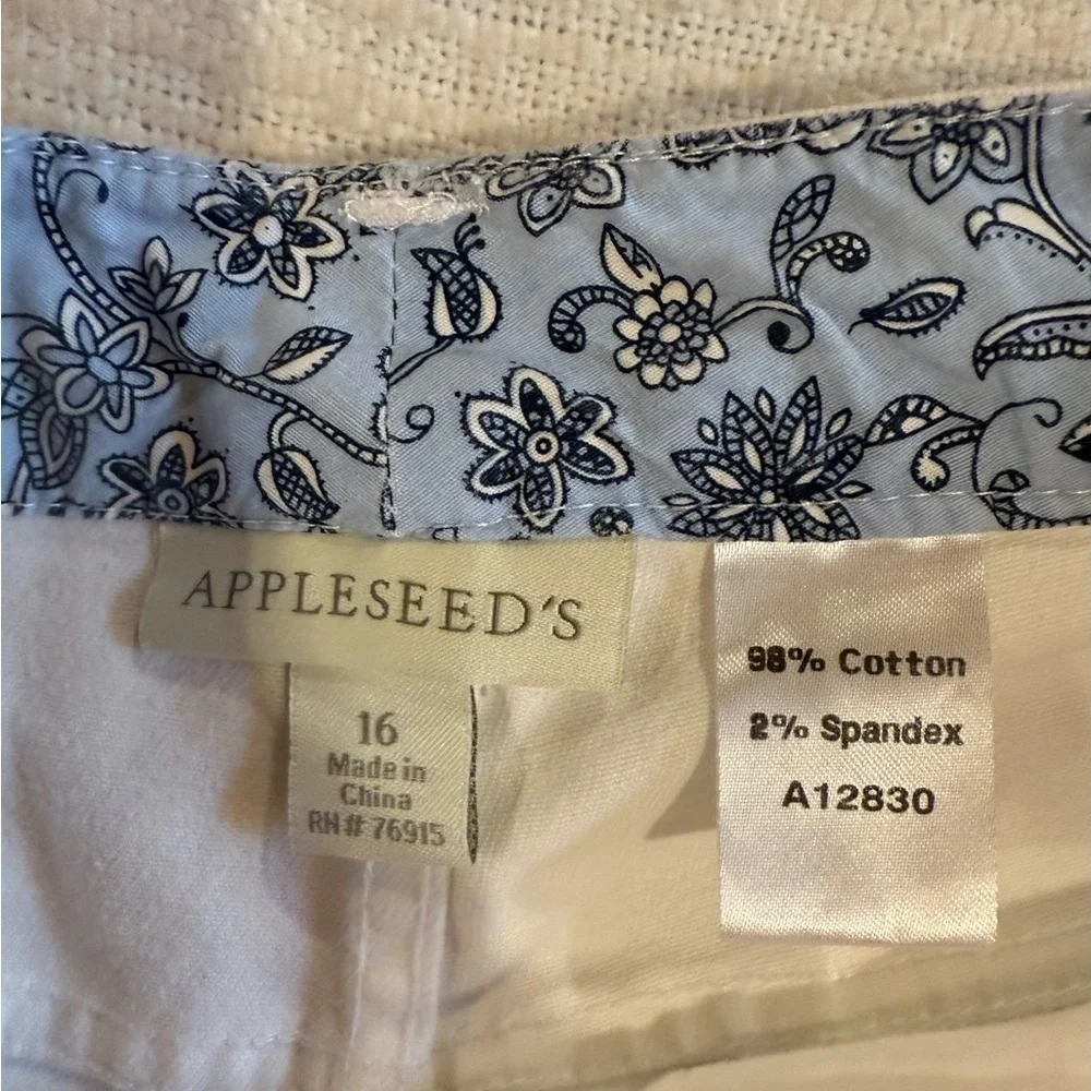 Appleseed ladies’ size 16 white‎ jeans relaxed fit with stretch straight leg
